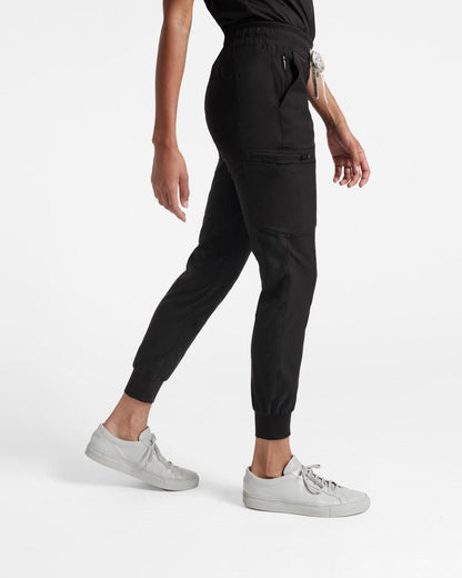 Women's jogger cargo scrub in black