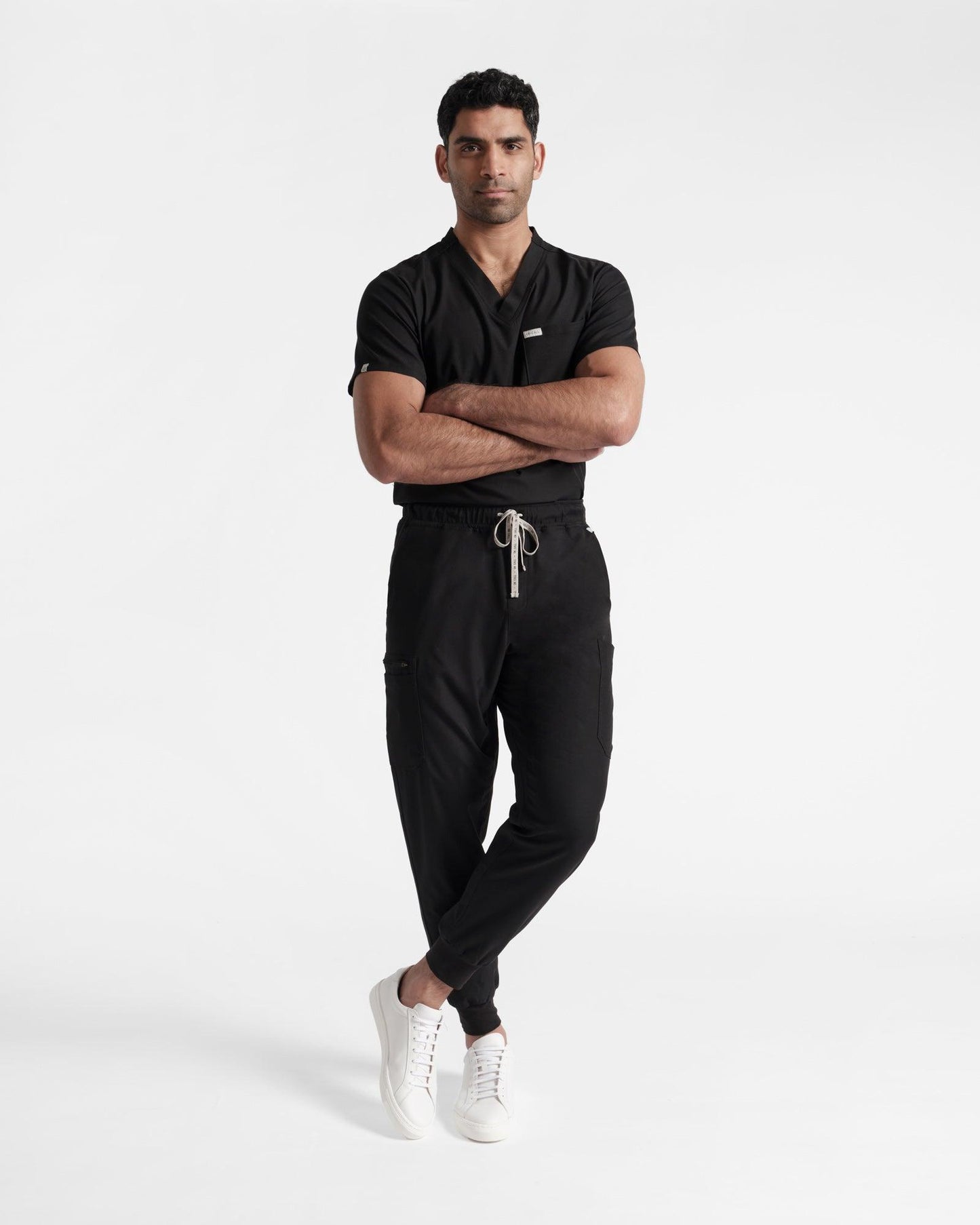 Men's jogger cargo scrub in black